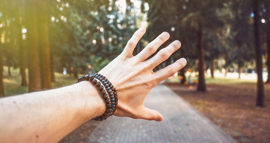 how-does-magnetic-bracelet-for-men-work